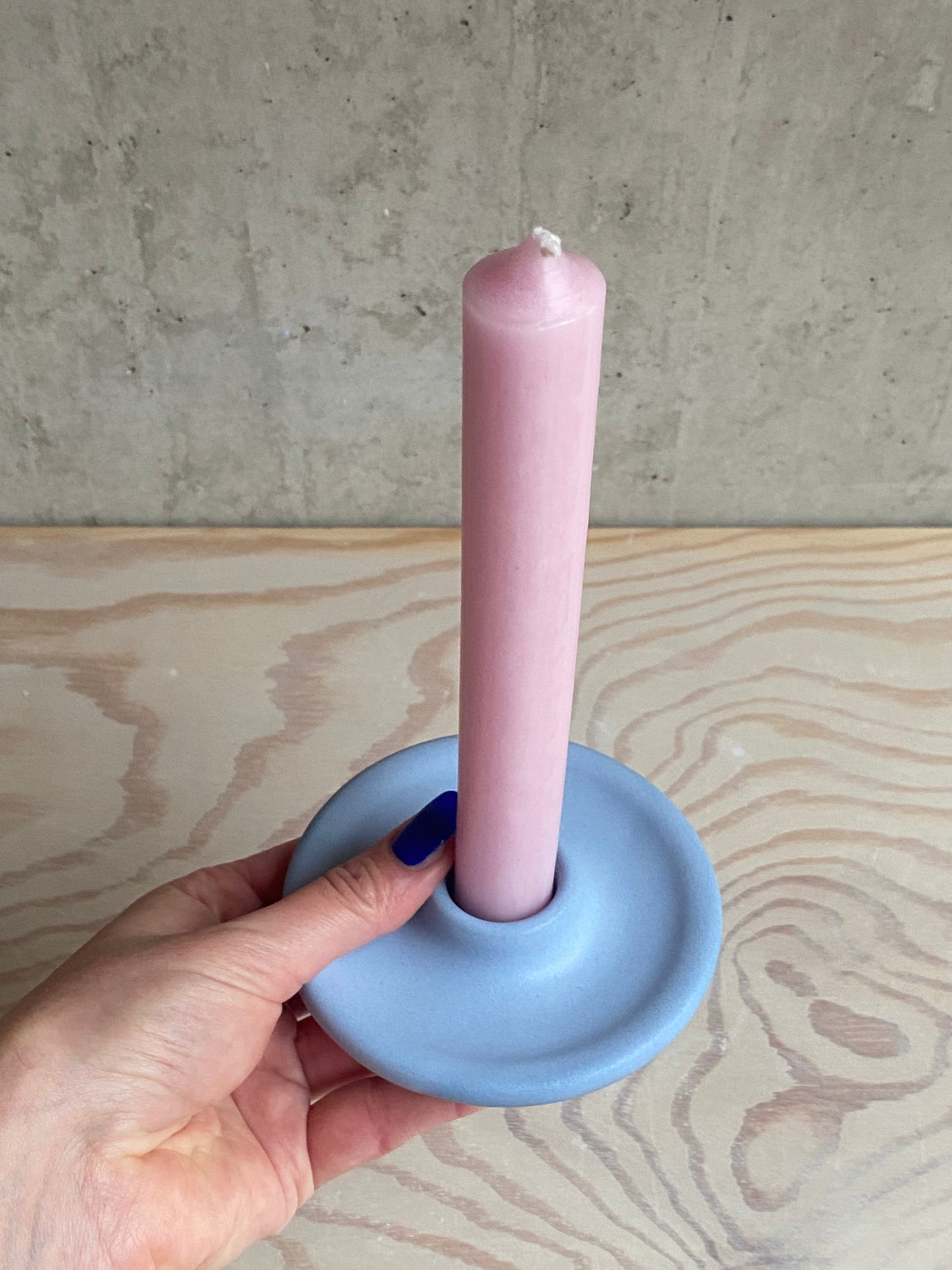 Kerzenhalter Pip in satin sky +kerze rose oder schwarz