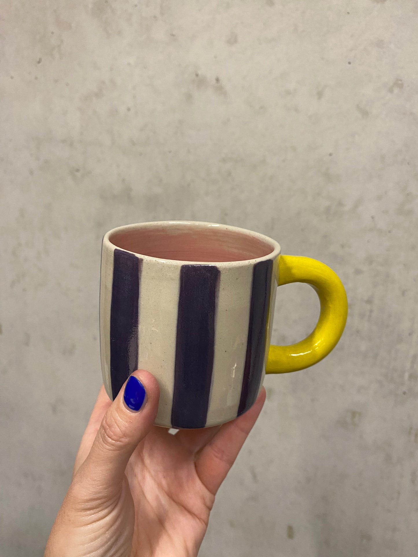 Keramiktasse "Gutti" in lila/gelb /rosa