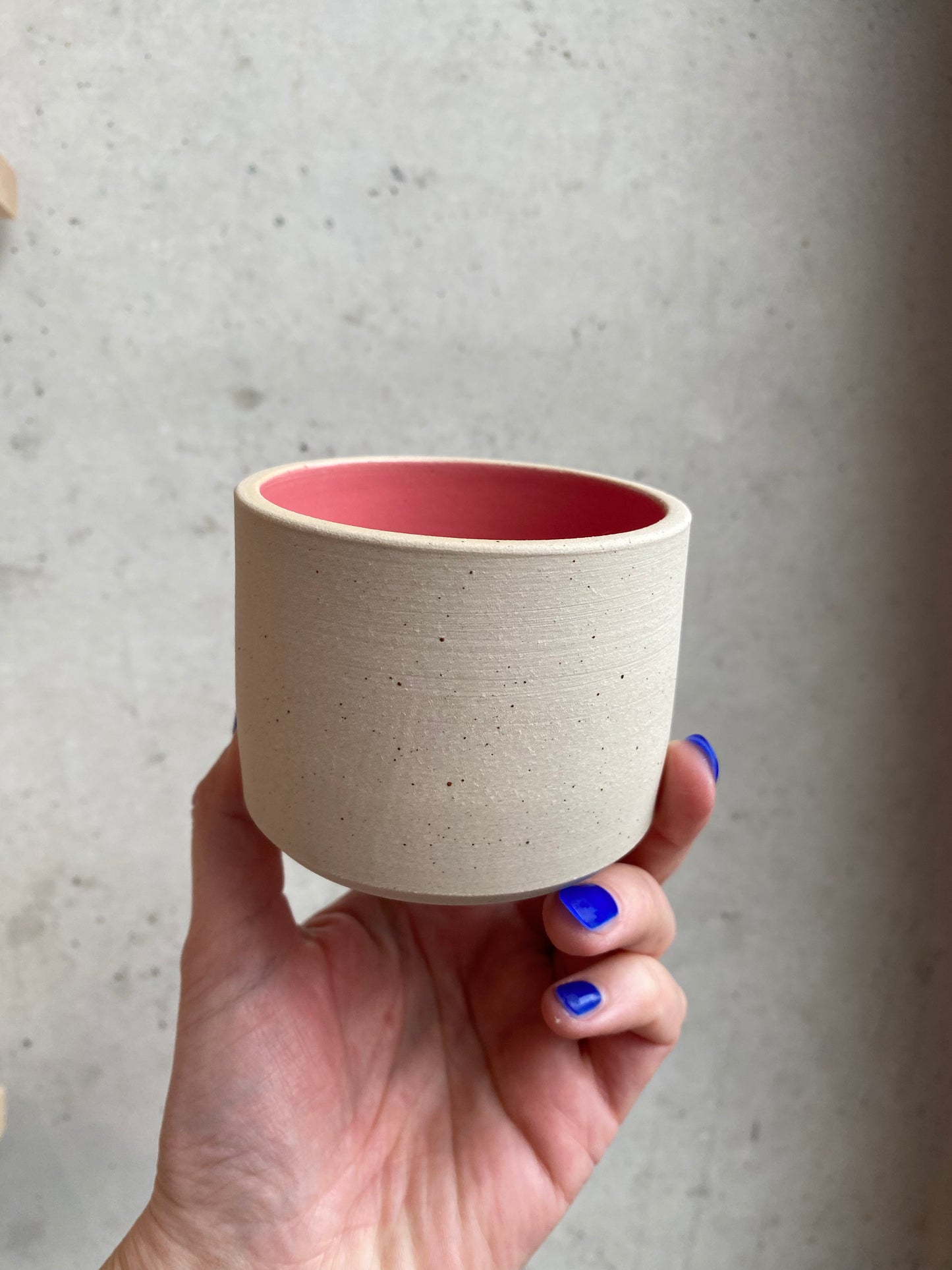 Keramik Becher "Inu" in rosa
