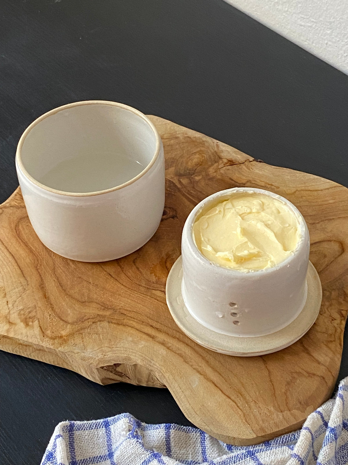 französische Butterglocke in baked white – Hallo Keramik