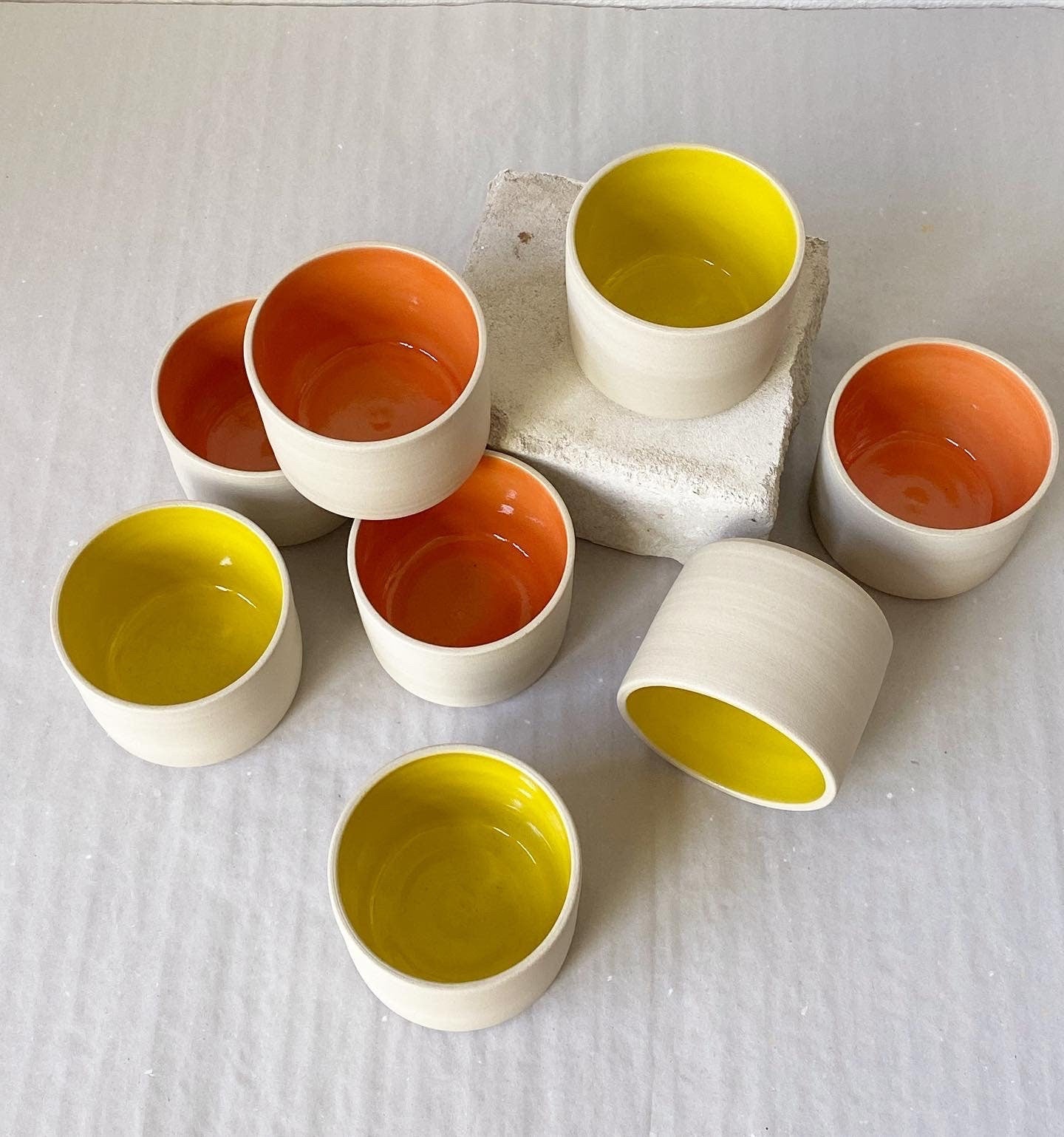 Keramik Becher "Inu" in ‚lemon sun‘