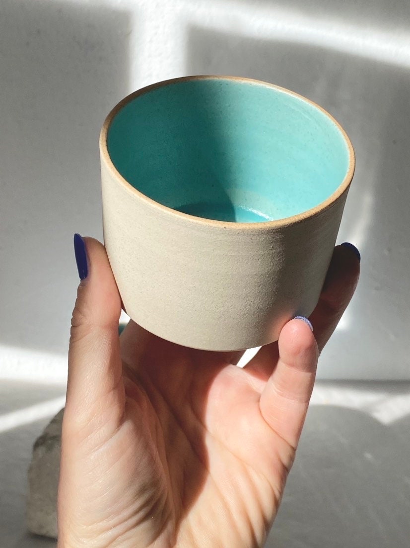 Keramik Becher "Inu" in ‚silky mint‘