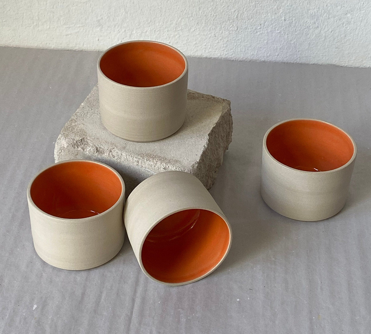 Keramik Becher "Inu" in liquid orange